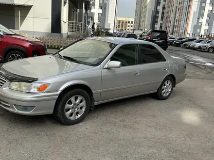 Toyota Camry 2000 года за 3 100 000 тг. в Алматы – фото 2