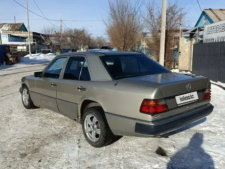 Mercedes-Benz E 200 1990 года за 830 000 тг. в Караганда – фото 7