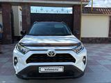 Toyota RAV4 2022 года за 16 300 000 тг. в Кызылорда
