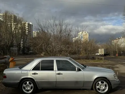 Mercedes-Benz E 320 1994 года за 3 700 000 тг. в Астана – фото 14