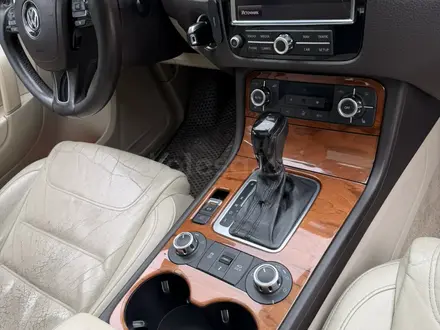 Volkswagen Touareg 2010 года за 12 500 000 тг. в Алматы – фото 9