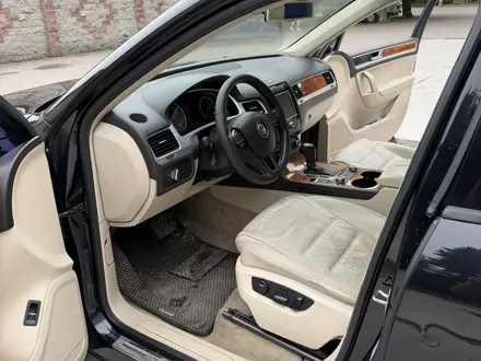 Volkswagen Touareg 2010 года за 12 500 000 тг. в Алматы – фото 11