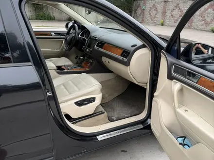 Volkswagen Touareg 2010 года за 12 500 000 тг. в Алматы – фото 8