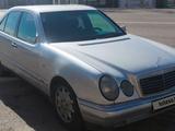 Mercedes-Benz E 240 1998 года за 3 100 000 тг. в Тараз – фото 2