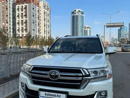 Toyota Land Cruiser 2018 года за 41 000 000 тг. в Астана