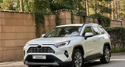 Toyota RAV4 2020 годаfor14 870 000 тг. в Караганда – фото 2