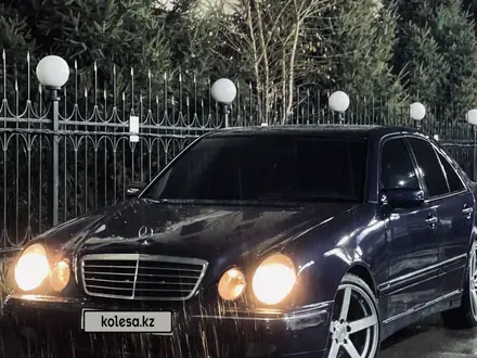 Mercedes-Benz E 230 1998 года за 2 800 000 тг. в Алматы
