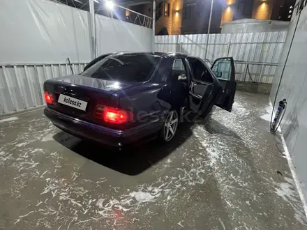 Mercedes-Benz E 230 1998 года за 2 800 000 тг. в Алматы – фото 5