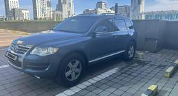 Volkswagen Touareg 2007 годаfor7 800 000 тг. в Астана – фото 3