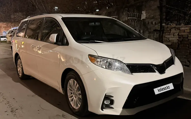 Toyota Sienna 2016 года за 14 000 000 тг. в Уральск