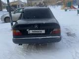 Mercedes-Benz E 260 1990 года за 850 000 тг. в Караганда – фото 2