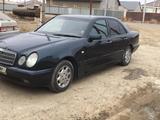 Mercedes-Benz E 230 1997 годаүшін2 800 000 тг. в Атырау