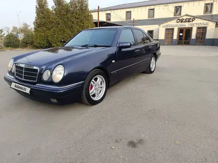 Mercedes-Benz E 320 1996 года за 3 200 000 тг. в Алматы