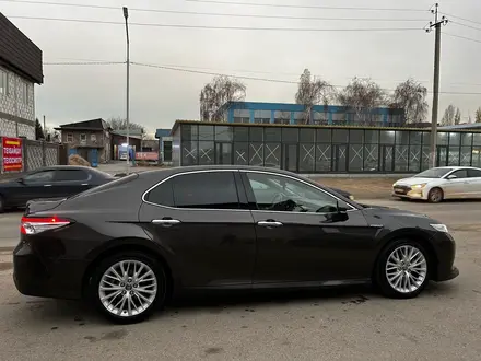 Toyota Camry 2019 года за 13 200 000 тг. в Алматы – фото 3