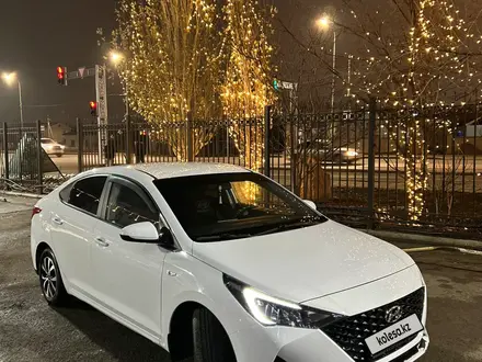 Hyundai Accent 2020 года за 7 500 000 тг. в Атырау – фото 2