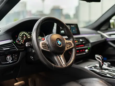 BMW M5 2018 года за 30 000 000 тг. в Алматы – фото 16
