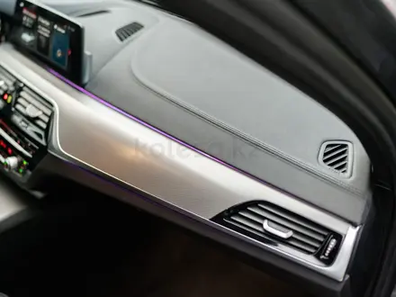 BMW M5 2018 года за 30 000 000 тг. в Алматы – фото 17