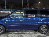 Kia Carnival 2001 года за 2 600 000 тг. в Шымкент – фото 4