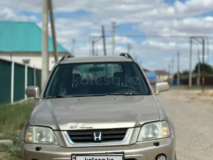 Honda CR-V 1999 года за 2 000 000 тг. в Атырау – фото 2