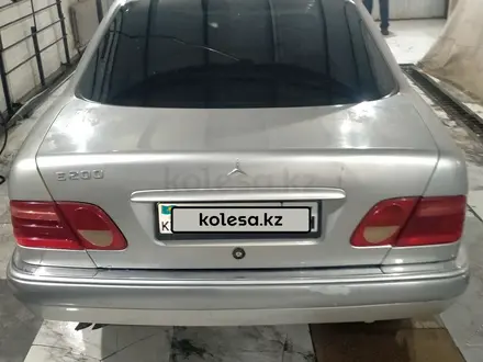 Mercedes-Benz E 200 1998 года за 2 400 000 тг. в Павлодар – фото 7