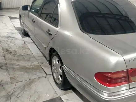 Mercedes-Benz E 200 1998 года за 2 400 000 тг. в Павлодар – фото 8