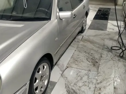 Mercedes-Benz E 200 1998 года за 2 400 000 тг. в Павлодар – фото 9