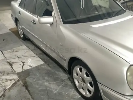 Mercedes-Benz E 200 1998 года за 2 400 000 тг. в Павлодар – фото 10