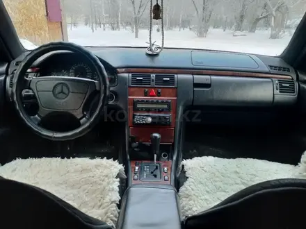 Mercedes-Benz E 200 1998 года за 2 400 000 тг. в Павлодар – фото 2