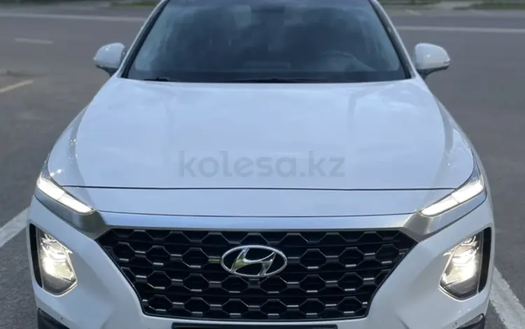 Hyundai Santa Fe 2020 года за 15 500 000 тг. в Астана