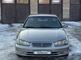 Toyota Camry 2000 годаfor3 600 000 тг. в Алматы – фото 4