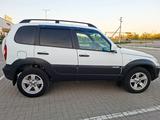Chevrolet Niva 2015 года за 3 000 000 тг. в Актобе – фото 2