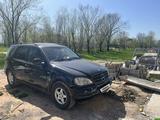 Mercedes-Benz ML 320 2000 годаүшін4 800 000 тг. в Алматы – фото 2