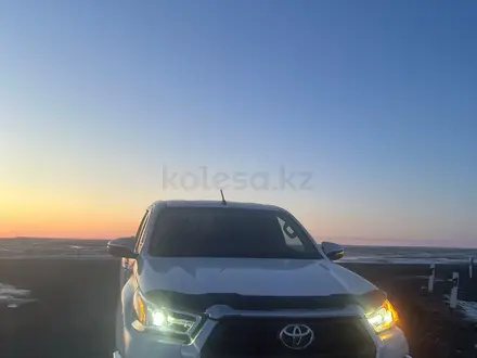 Toyota Hilux 2023 года за 19 500 000 тг. в Актобе