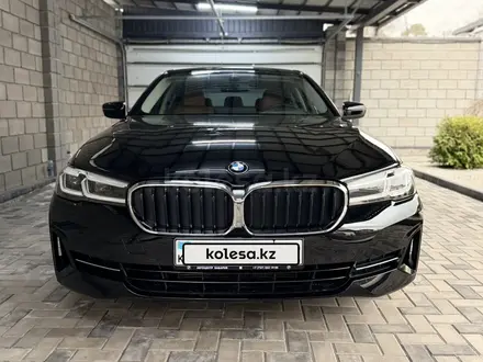 BMW 520 2023 года за 22 500 000 тг. в Алматы – фото 2