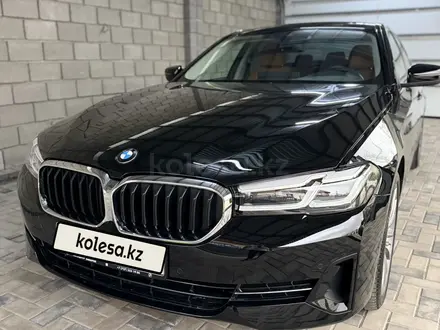 BMW 520 2023 года за 22 500 000 тг. в Алматы – фото 9