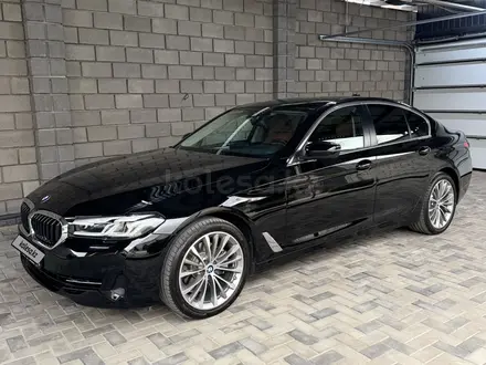 BMW 520 2023 года за 22 500 000 тг. в Алматы – фото 3