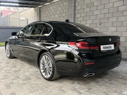 BMW 520 2023 года за 22 500 000 тг. в Алматы – фото 4