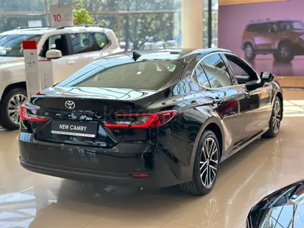 Toyota Camry Luxe 2026 года за 23 190 000 тг. в Алматы – фото 8