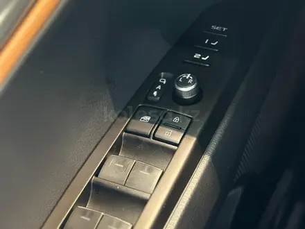 Toyota Camry Luxe 2026 года за 23 190 000 тг. в Алматы – фото 25