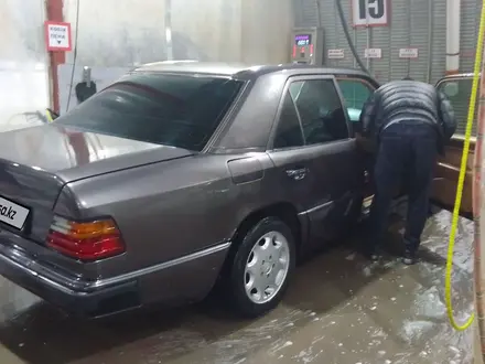 Mercedes-Benz E 220 1993 года за 1 100 000 тг. в Астана – фото 5