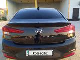 Hyundai Elantra 2019 года за 8 600 000 тг. в Актау – фото 4