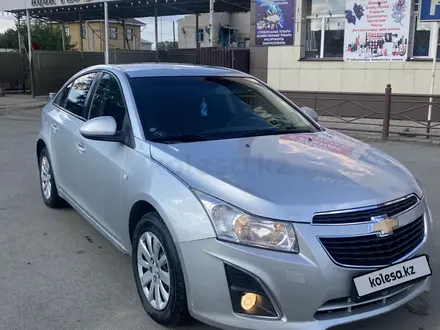 Chevrolet Cruze 2013 года за 3 200 000 тг. в Семей – фото 2