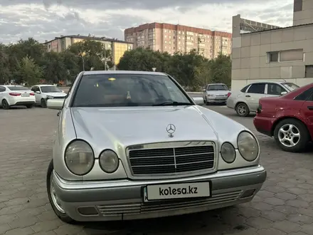 Mercedes-Benz E 230 1997 года за 3 500 000 тг. в Караганда