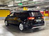 Kia Carnival 2016 года за 11 000 000 тг. в Алматы – фото 4
