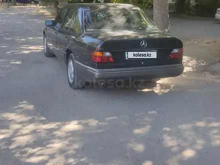 Mercedes-Benz E 200 1990 года за 1 050 000 тг. в Тараз – фото 3