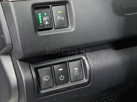 Toyota Camry 2018 года за 12 350 000 тг. в Астана – фото 19