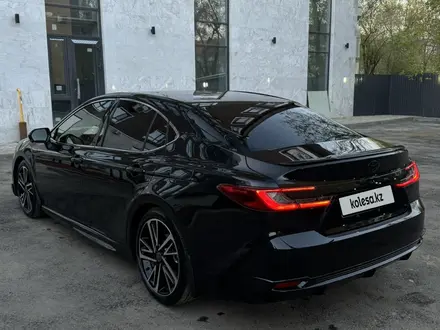 Toyota Camry 2024 года за 16 900 000 тг. в Уральск – фото 3
