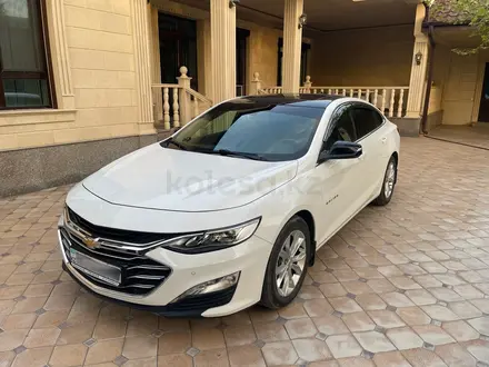 Chevrolet Malibu 2021 года за 12 500 000 тг. в Шымкент – фото 2