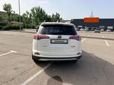 Toyota RAV4 2016 годаүшін10 300 000 тг. в Алматы – фото 4