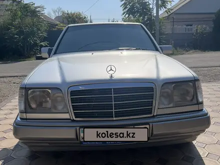 Mercedes-Benz E 220 1994 года за 3 500 000 тг. в Тараз